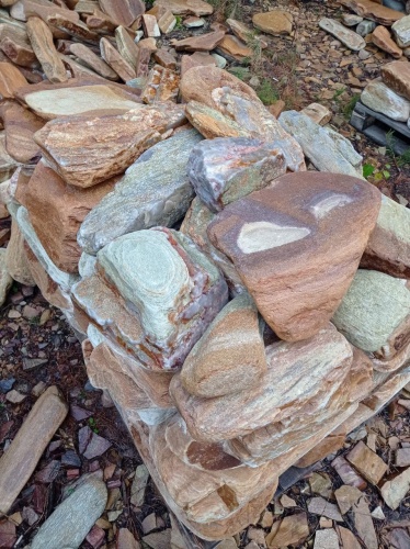 Златолит жёлтый, жёлто-зелёный глыбки и валуны для ланшафтного дизайна купить в Кемеровской области