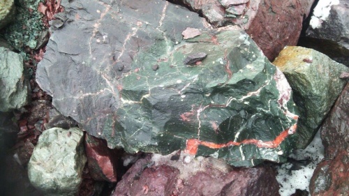 Гигантские зелёные валуны для ландшафтного дизайна весом более 5 тонн купить в Кемеровской области