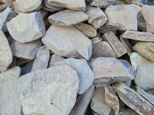 Златолит жёлтый, жёлто-зелёный глыбки и валуны для ланшафтного дизайна купить в Кемеровской области