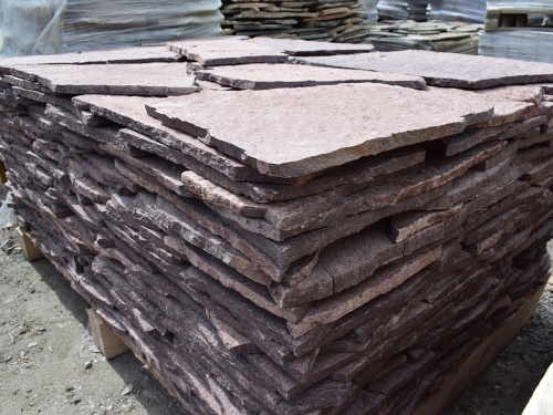 Плитняк лемезит бордовый для облицовки цоколя 20-25 мм  купить в Кемеровской области