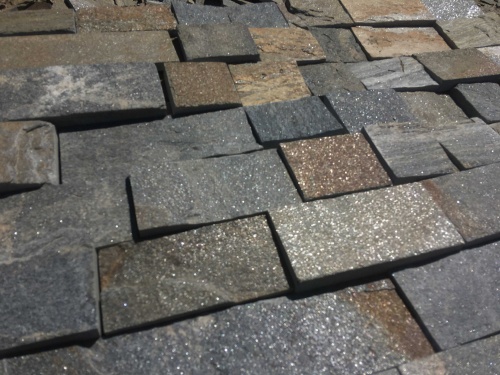 Плитка пилёная златолит Уральский для цоколя, отмостки купить в Кемеровской области