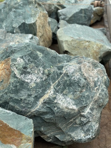 Камни для ландшафтного дизайна зелёные 10-60 килограмм купить в Кемеровской области