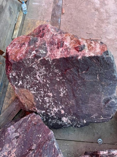 Камни для ландшафтного дизайна красно-фиолетовые 10-60 килограмм купить в Кемеровской области