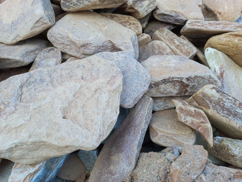 Златолит жёлтый, жёлто-зелёный глыбки и валуны для ланшафтного дизайна купить в Кемеровской области