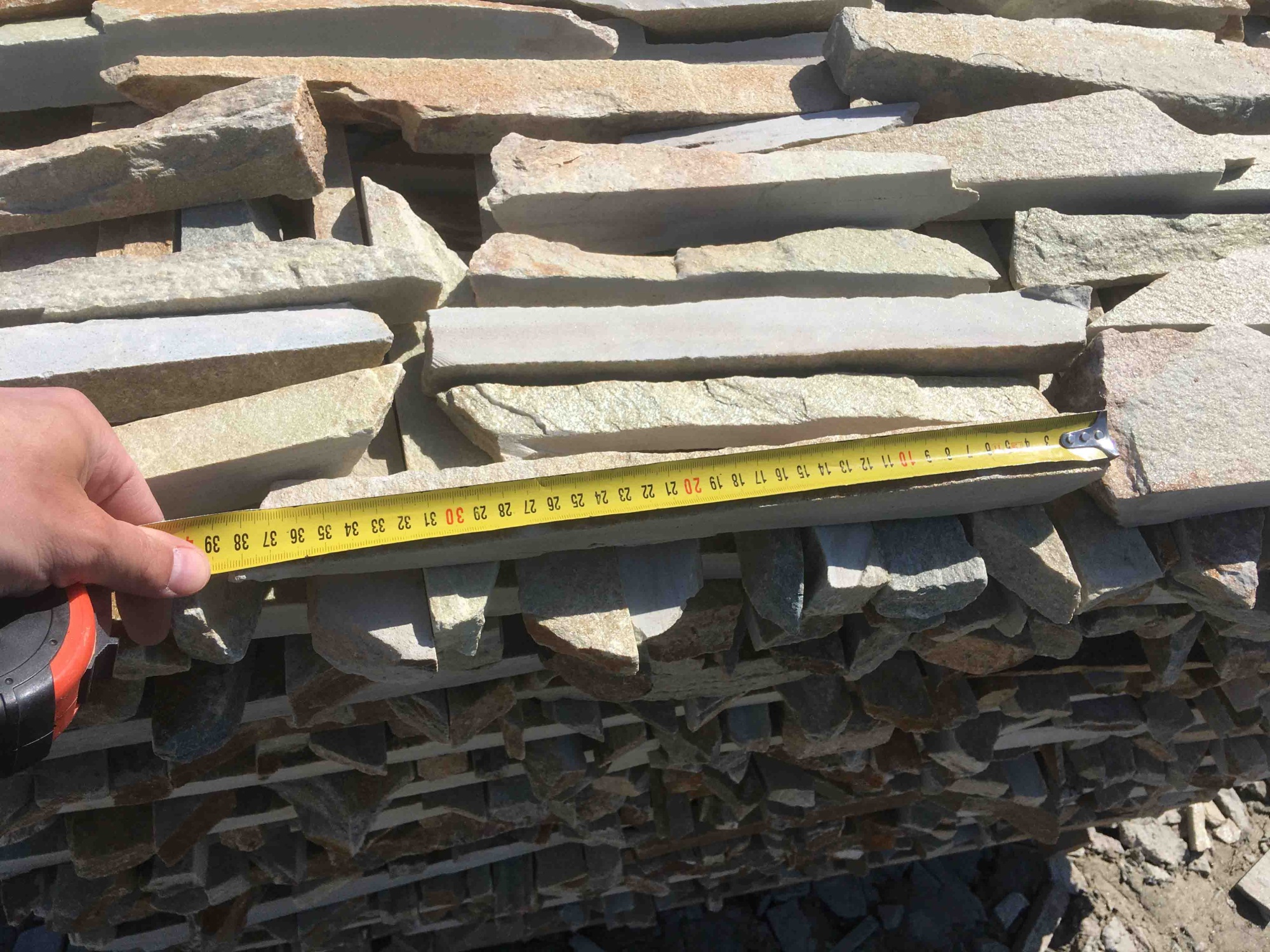 Горбушка златолит золотистый для облицовки купить в Кемеровской области