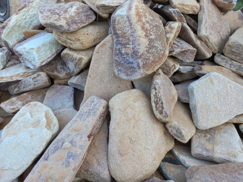 Златолит жёлтый, жёлто-зелёный глыбки и валуны для ланшафтного дизайна купить в Кемеровской области