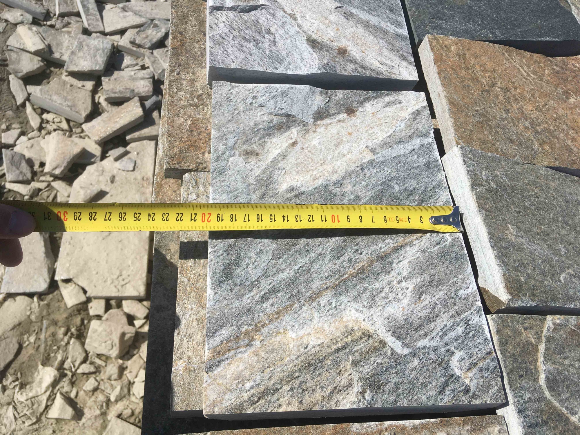 Плитка пилёная златолит Уральский для цоколя, отмостки купить в Кемеровской области