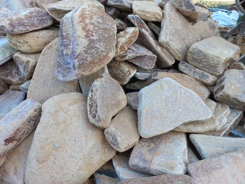 Златолит жёлтый, жёлто-зелёный глыбки и валуны для ланшафтного дизайна купить в Кемеровской области