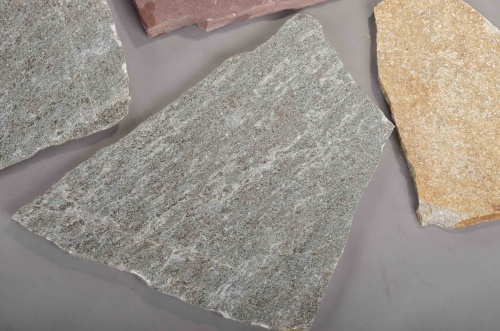 Плитняк златолит Уральский для цоколя, отмостки купить в Кемеровской области