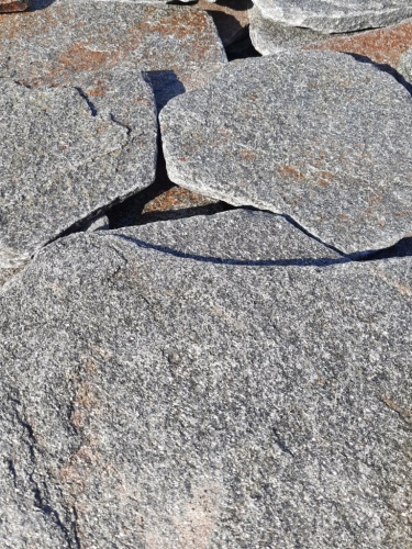 Златолит серебристый галтованный для лестниц купить в Кемеровской области