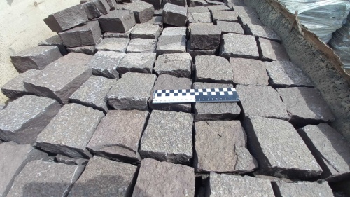 Лемезит колотая брусчатка 10 * 10 см. для парковки купить в Кемеровской области