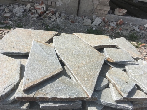 Златолит серебристый галтованный для лестниц купить в Кемеровской области